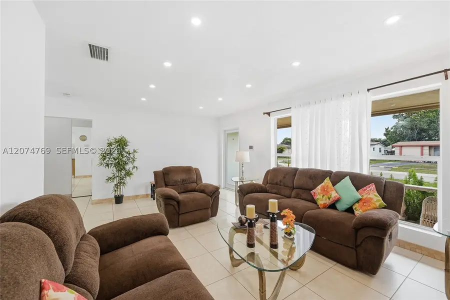 8641 NW 25th, Sunrise, FL 33322 - #2