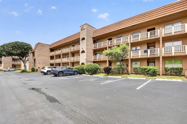 9721 Sunrise Lakes #102, Sunrise, FL 33322