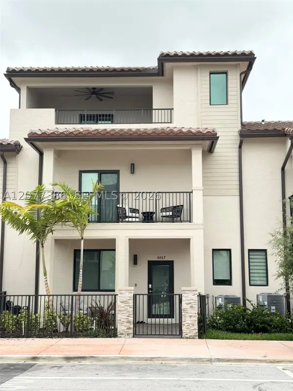 4867 NW 84th, Doral, FL 33166