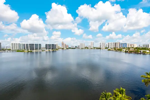 18100 N Bay #1009, Sunny Isles Beach, FL 33160