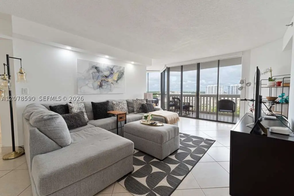 1000 W Island #1010, Aventura, FL 33160 - #1