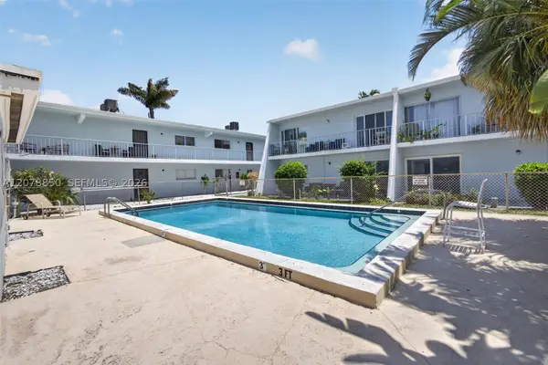 725 Hummingbird #109, North Palm Beach, FL 33408
