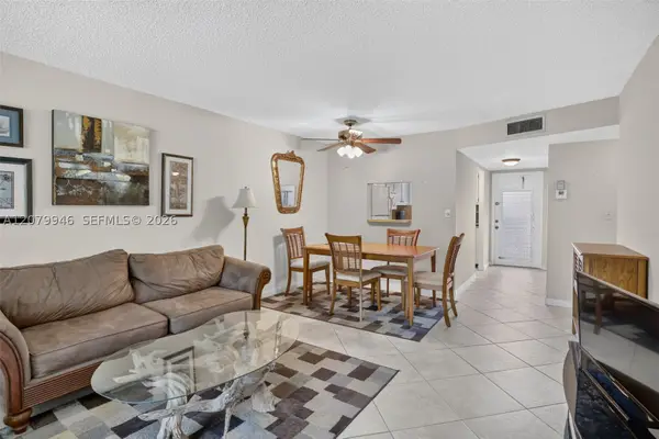 9261 Sunrise Lakes #203, Sunrise, FL 33322