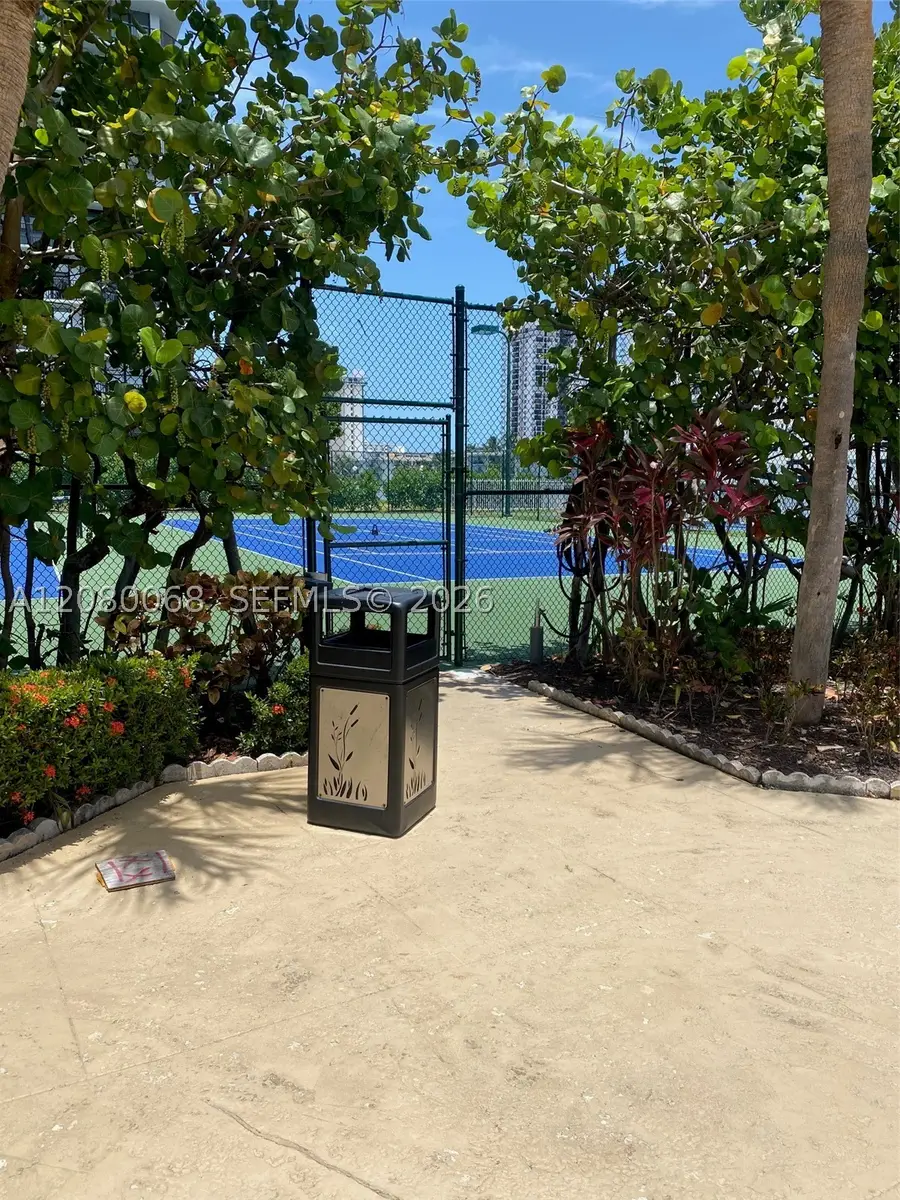 1000 Parkview #427, Hallandale, FL 33009 - #3
