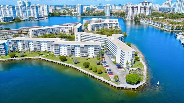3030 Marcos #T302, Aventura, FL 33160