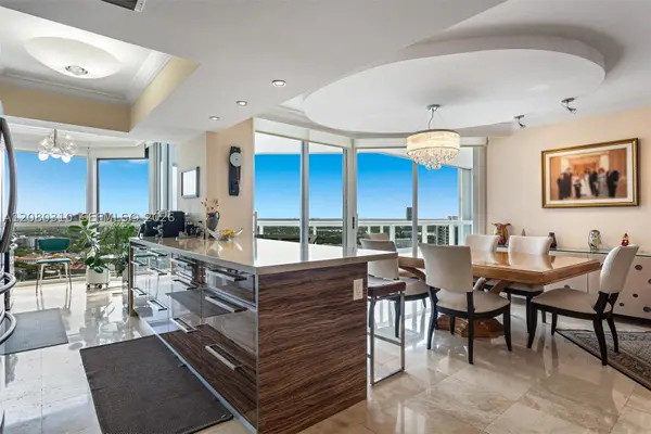 21205 Yacht Club #2405+DEN, Aventura, FL 33180