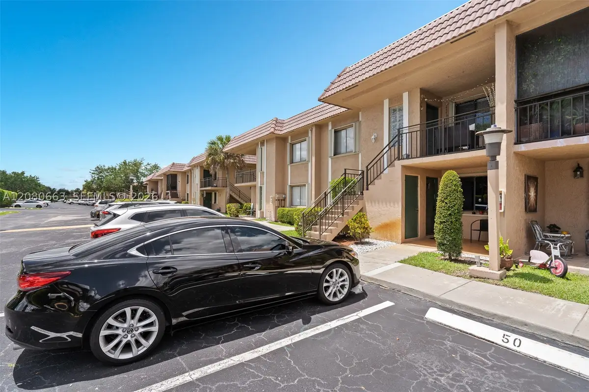 197 Lakeview #102, Weston, FL 33326 - #1