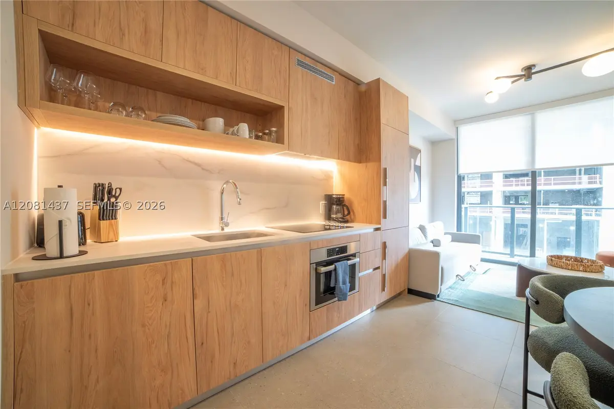 11 NE 6th #1403, Miami, FL 33132 - #1