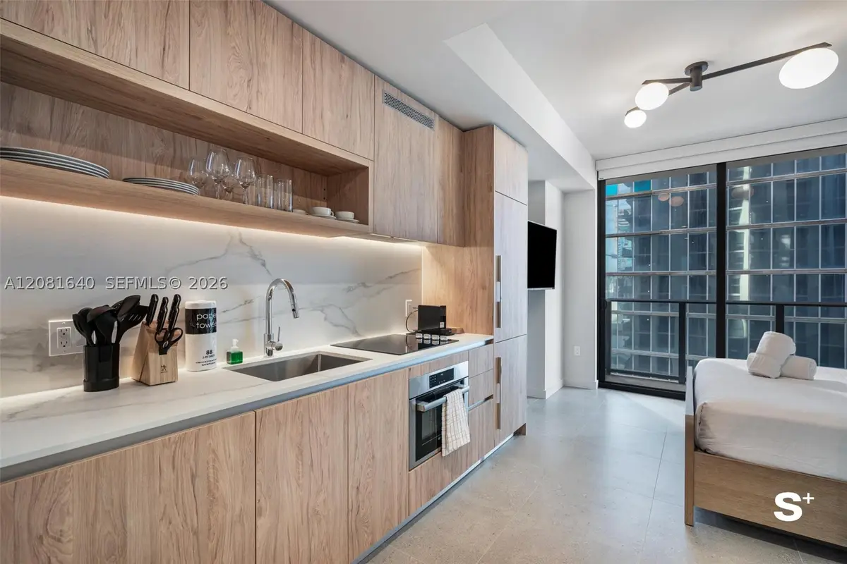 11 NE 6th #2206, Miami, FL 33132 - #1