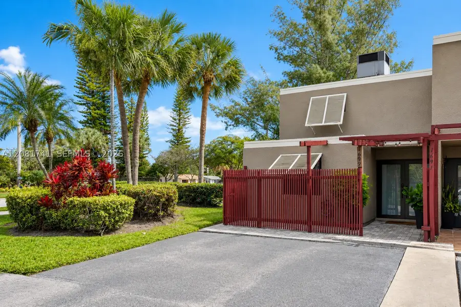 1699 W Fairway, Pembroke Pines, FL 33026 - #3