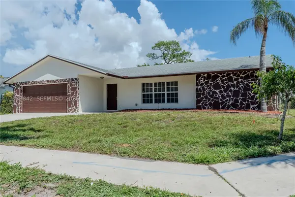 4513 Blue Pine, Lake Worth, FL 33463