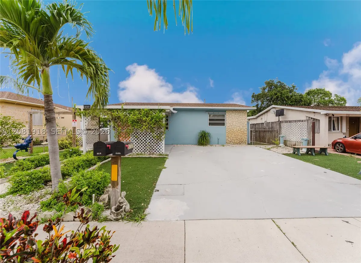 5737 Grant, Hollywood, FL 33021 - #1