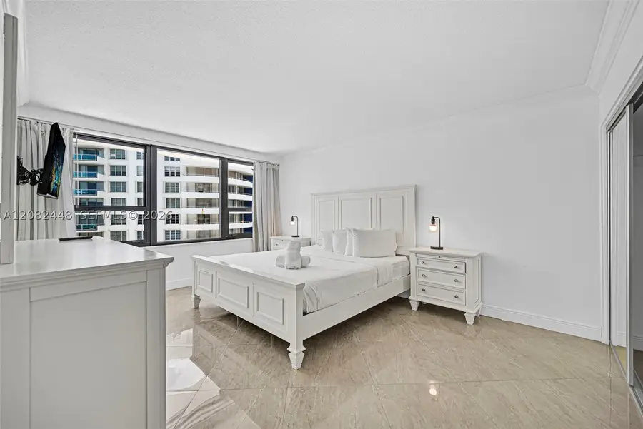 5225 Collins #1015, Miami Beach, FL 33140 - #3