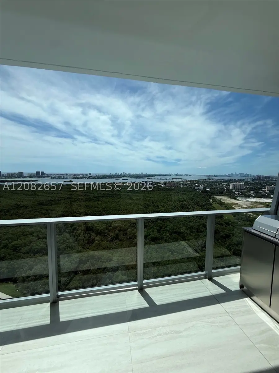 2411 Laguna #2703, North Miami, FL 33181 - #2
