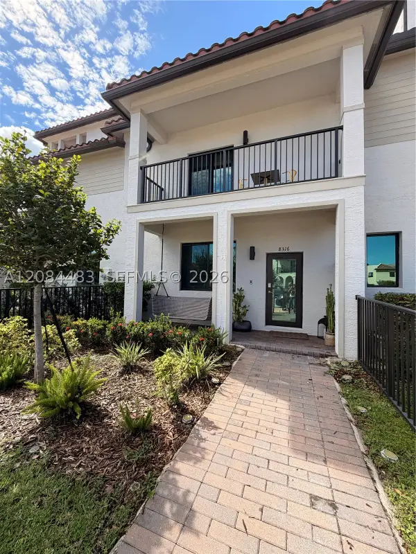 8316 NW 43rd, Doral, FL 33166