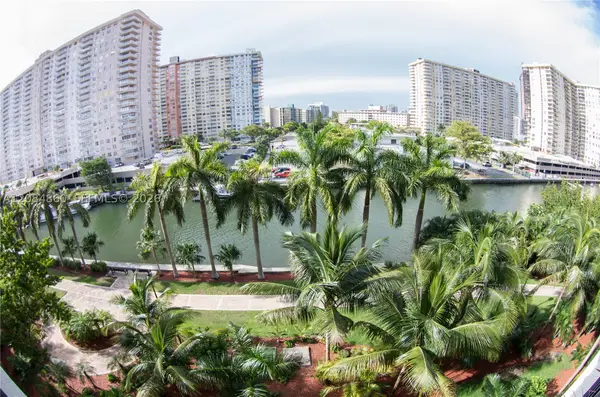 17150 N Bay #2512, Sunny Isles Beach, FL 33160