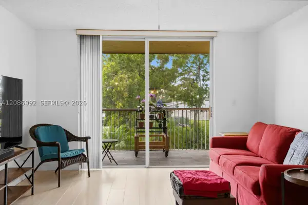 6870 Royal Palm #209M, Margate, FL 33063