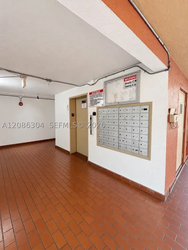 8095 NW 8th #402, Miami, FL 33126