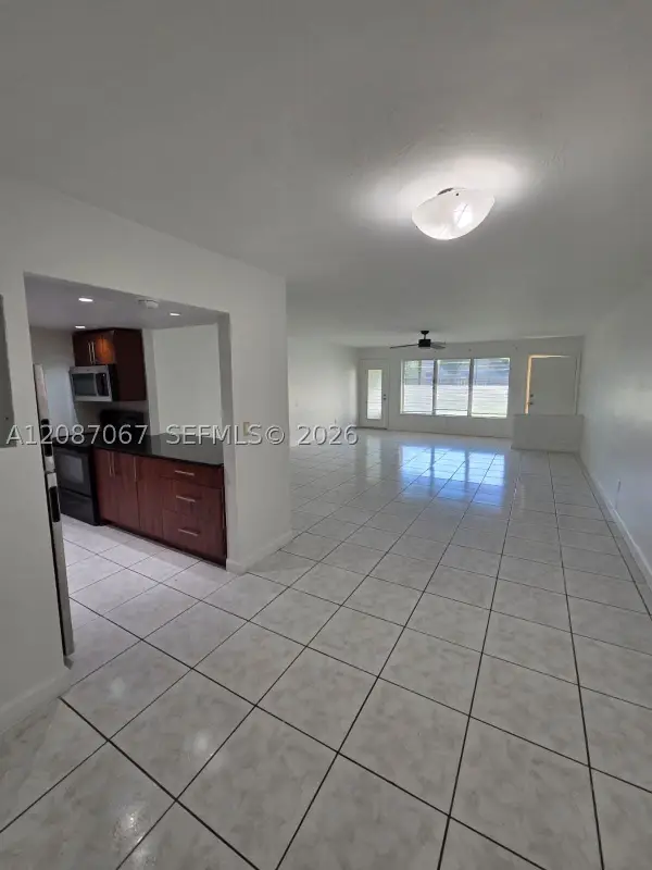 1885 NE 121st #8, North Miami, FL 33181