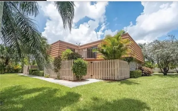 11006 N Harmony Lake, Davie, FL 33324