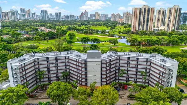 3301 N Country Club #208, Aventura, FL 33180