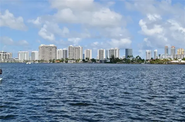 16570 NE 26th #4D, North Miami Beach, FL 33160