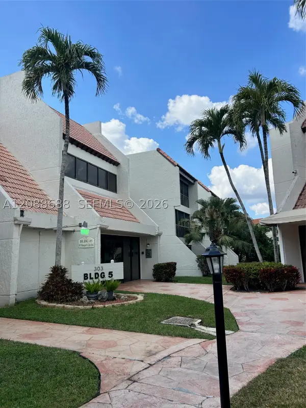 303 Racquet Club #311, Weston, FL 33326