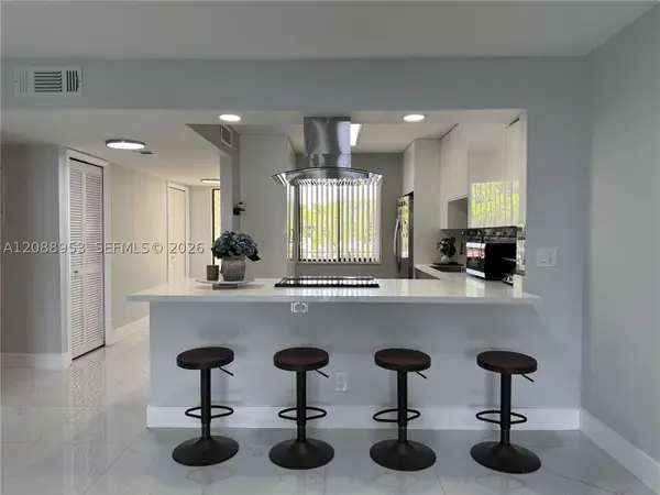 150 Lakeview #203, Weston, FL 33326