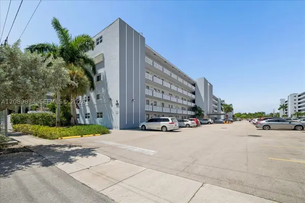 233 NE 14th #2nd floor, Hallandale, FL 33009