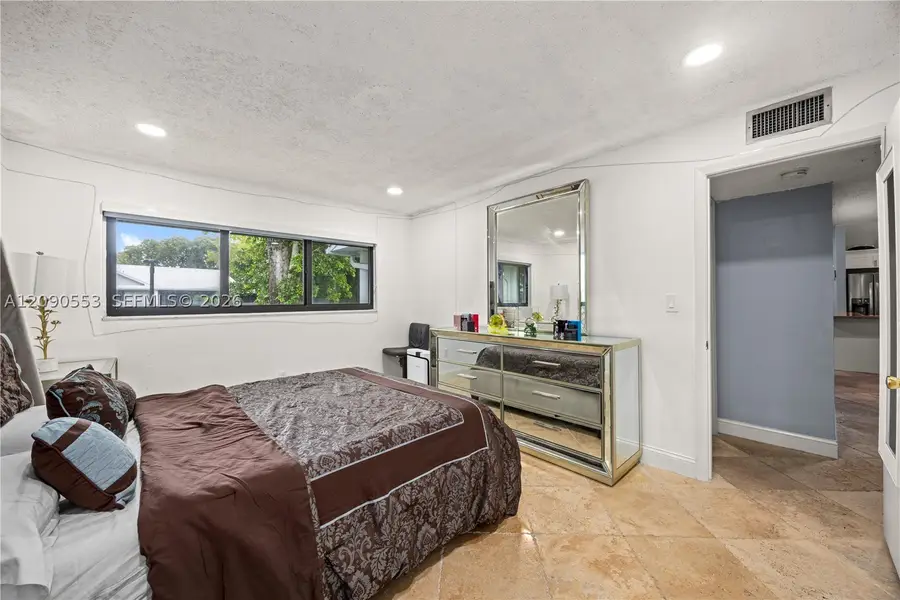 917 NE 199th #204, Miami, FL 33179 - #2