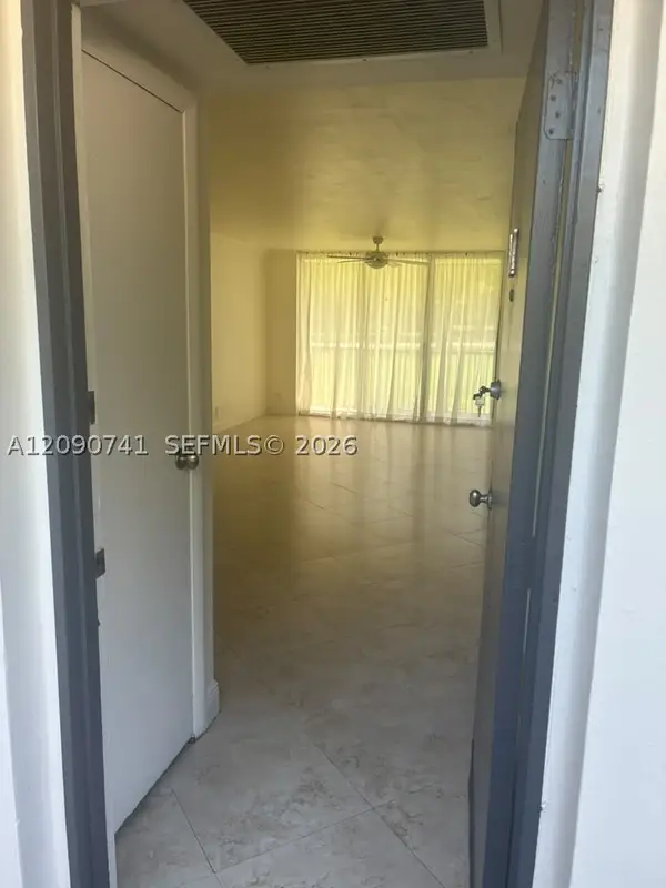 3101 N Country Club #107, Aventura, FL 33180