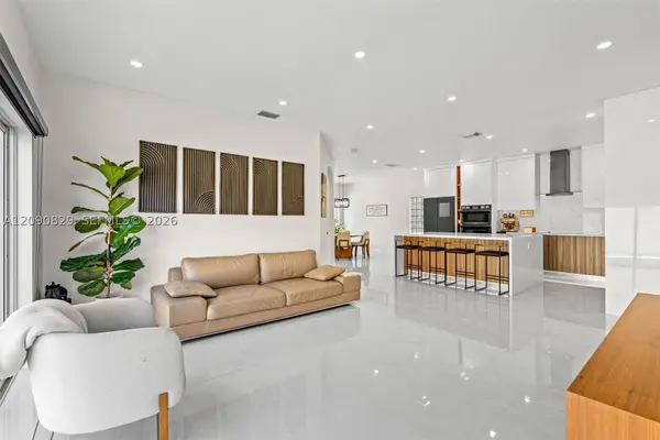 Address Withheld By Seller, Miami, FL 33186