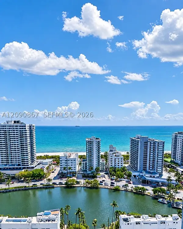 2457 Collins #202, Miami Beach, FL 33140