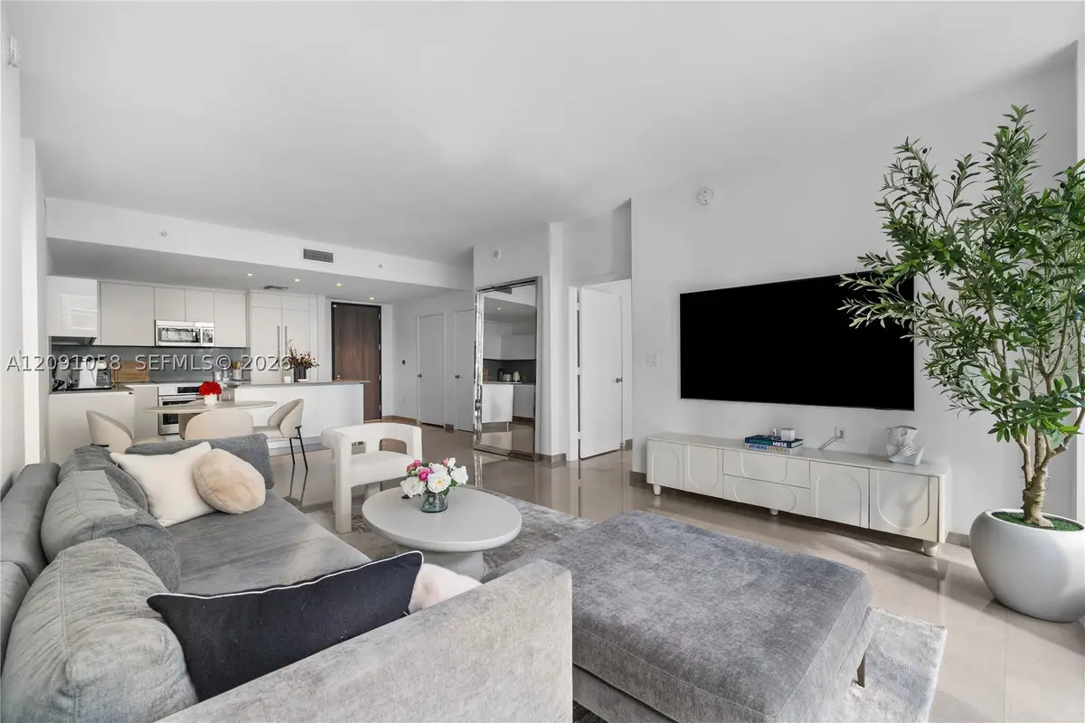 88 SW 7th #809, Miami, FL 33130 - #1