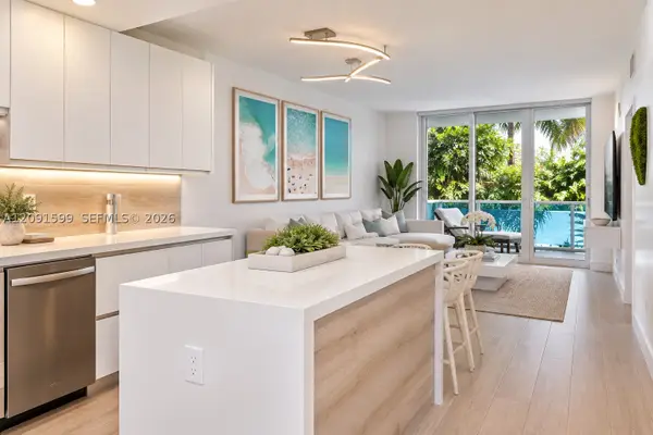 2301 Collins #318, Miami Beach, FL 33139