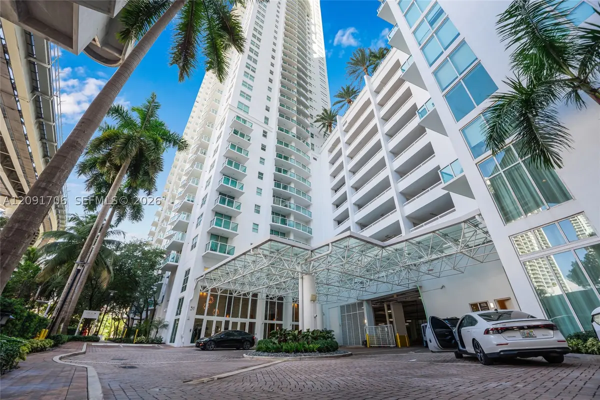 31 SE 5th #409, Miami, FL 33131 - #1