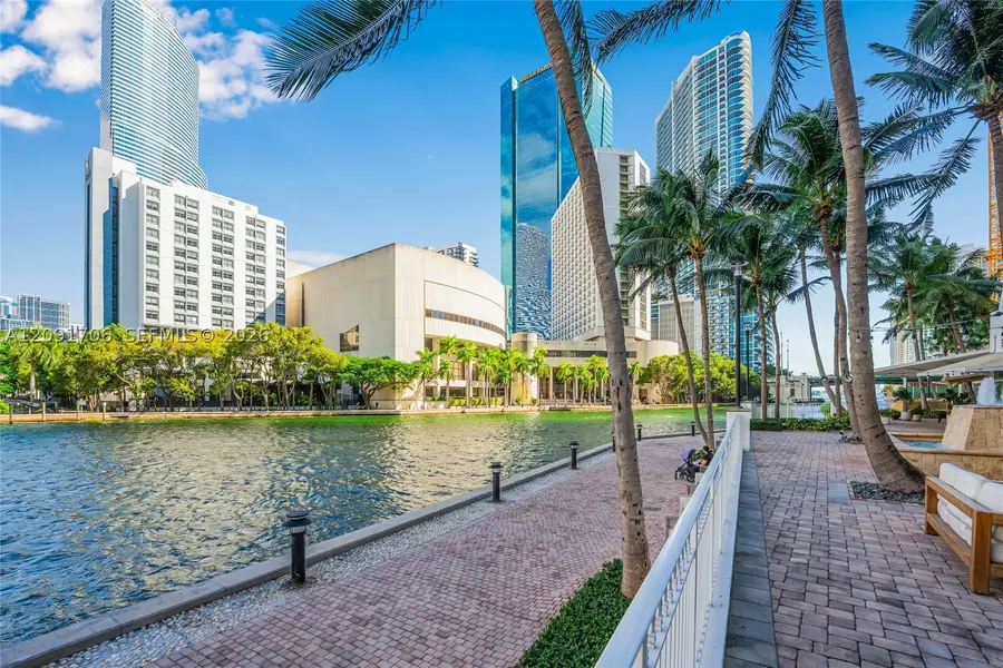 31 SE 5th #409, Miami, FL 33131 - #3