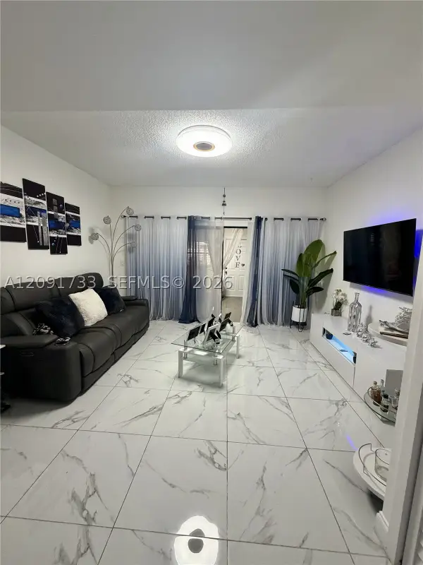 270 NW 71st #4, Miami, FL 33126