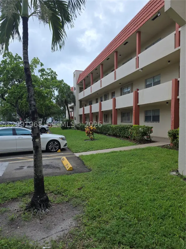3071 E Sunrise Lakes #107, Sunrise, FL 33322