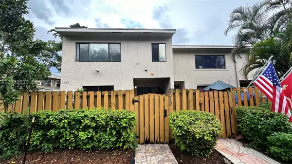 5012 S University, Davie, FL 33328