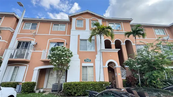 17650 NW 73rd #104-18, Hialeah, FL 33015