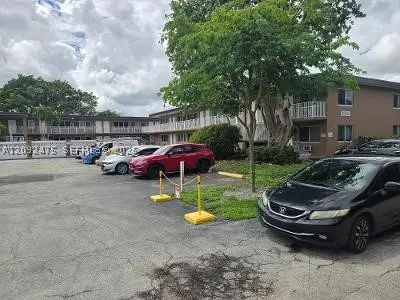 2838 Madison #12, Hollywood, FL 33020