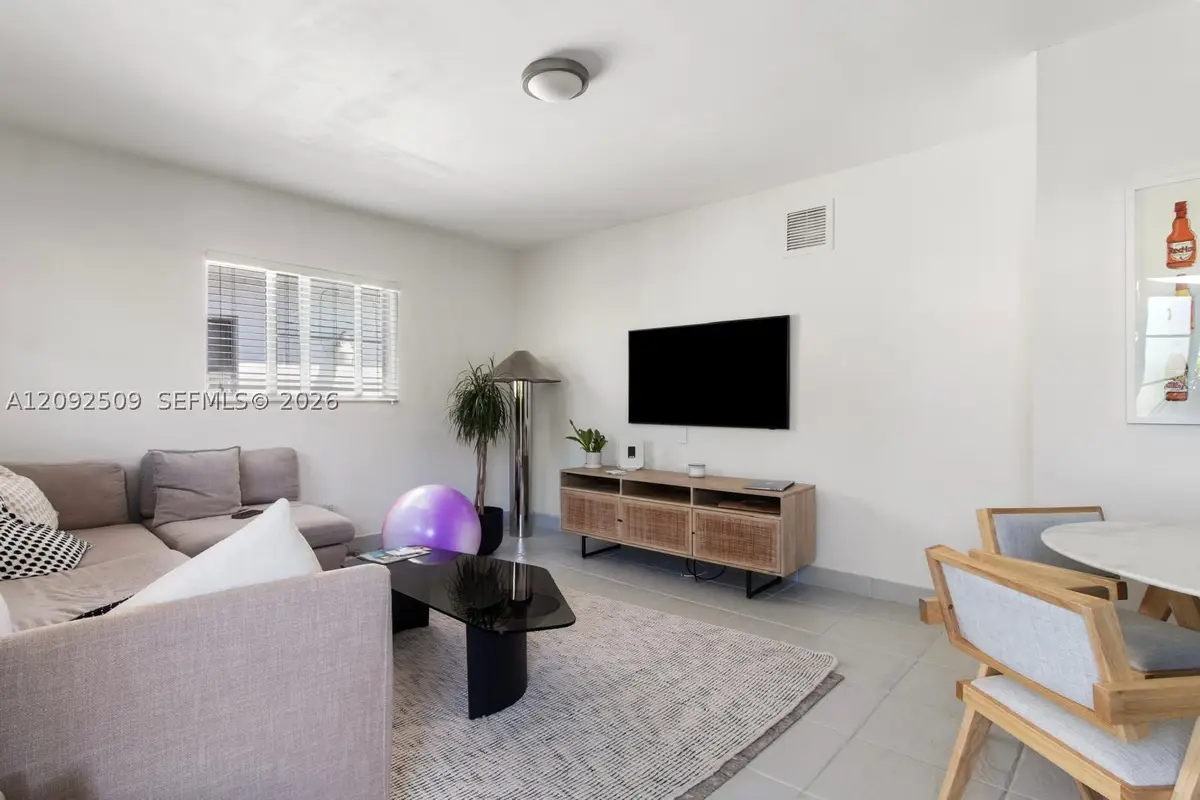 1050 7th #1050-3, Miami Beach, FL 33139 - #1