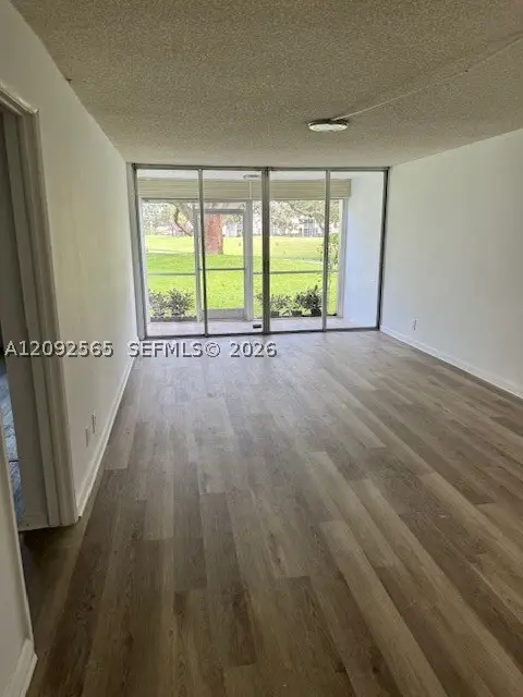 9441 Live Oak #104, Davie, FL 33324