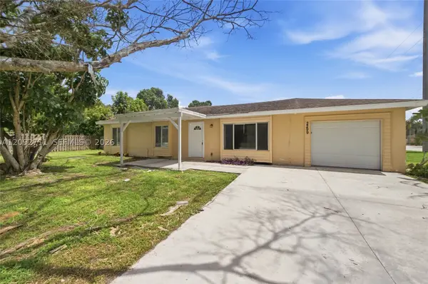 2299 SE Glover, Port St Lucie, FL 34984