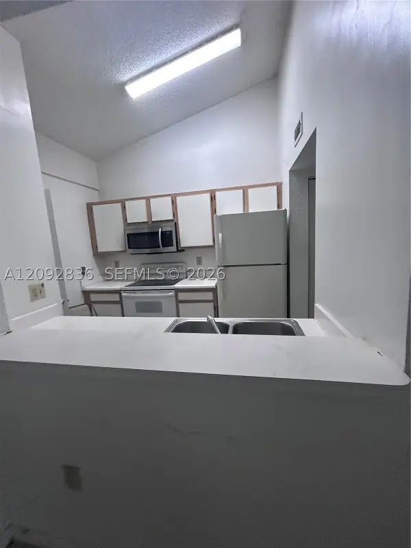 2890 N Oakland Forest #202, Oakland Park, FL 33309