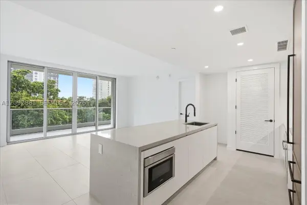 2200 Brickell #301, Miami, FL 33129