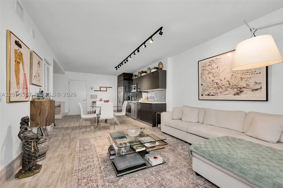 31 SE 6th #304, Miami, FL 33131 - #1