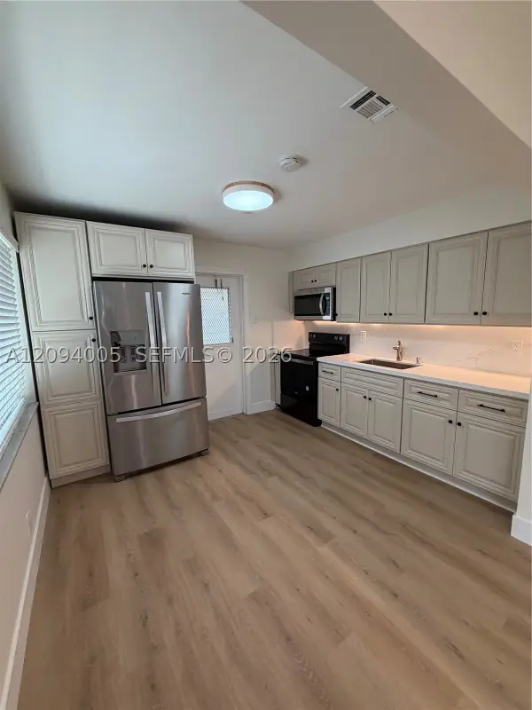 708 SW 7th, Hallandale, FL 33009