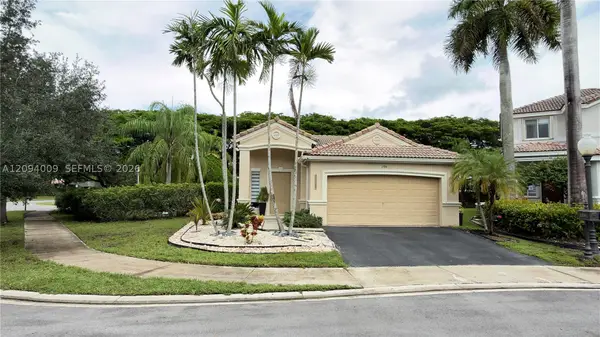 1596 Canary Island, Weston, FL 33327